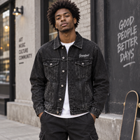 Veste en jean vintage délavée noire à logo personnalisé du fabricant, coupe lourde, style streetwear, avec fermeture boutonnée, type trucker