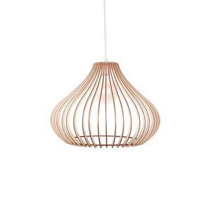Lampe suspendue en bois scandinave de forme irrégulière, faite à la main, décoration intérieure, luminaire pour salon - Product Image 1