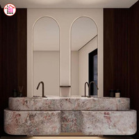 Pembe Breccia Kuvarsit Yüzer Çift Lavabolu Banyo Dolabı Kavisli Masif Taş Duvara Monte Lavabo Dolabı Wabi Sabi Lüks Master