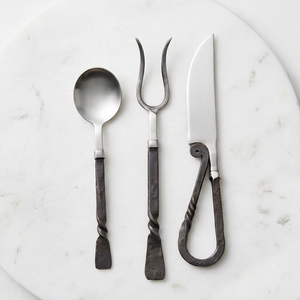 Juego de cubiertos metálicos vintage con mangos retorcidos, cuchara, tenedor, cuchillo, acabado mate, diseño duradero para uso en catering. - Product Image 1