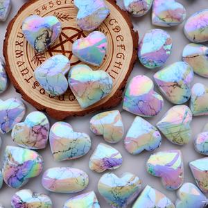 Vente en gros de pierres naturelles polies Aura Howlite en forme de cœur, pour la décoration de la maison et les cadeaux de fêtes - Product Image 6