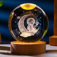 Veilleuse LED Kanlong avec Socle en Bois 6cm, Boule de Cristal Dauphin Homme des Neiges