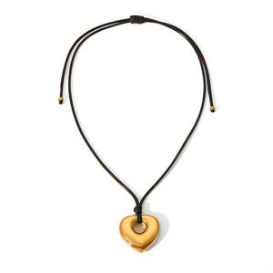 Nouveau Collier Femme en Acier Inoxydable 18 carats avec Pendentif Cœur Creux en Corde de Cire Noire Créative <span class=keywords><strong>pour</strong></span> <span class=keywords><strong>la</strong></span> <span class=keywords><strong>Vie</strong></span> Quotidienne - Product Image 5