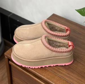 Bottes de neige à demi-strap pour femme avec broderie en forme de cœur sur la tige, semelle épaisse plateforme, pantoufles UGGS chaudes et confortables - Product Image 4