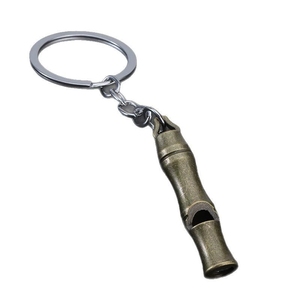 Sifflet en métal en forme de bambou, style vintage, porte-clés, pendentif pour sac, vente en gros - Product Image 1