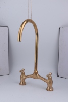 Robinet de cuisine moderne en laiton à double poignée avec cartouche céramique, finition polie, montage sur plan, garantie 3 ans