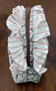 Hot Sale Quilted Cosmetic Bag Ruffle <b>Makeup</b> Pouch Zipper Toiletry <b>Case</b> Floral Gift Packaging - Product Image 2