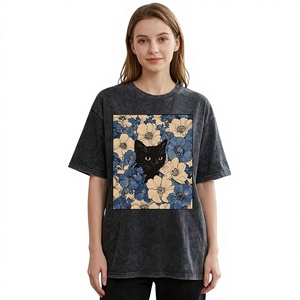 T-shirt en jersey pour femme, imprimé floral chat noir délavé, col rond, manches courtes, épaules tombantes, coupe ample, décontracté, haut d'été, 100% coton - Product Image 1