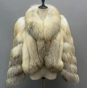 Lussuosa Giacca <span class=keywords><strong>Invernale</strong></span> da <span class=keywords><strong>Donna</strong></span> in Pelliccia di Volpe con Collo Ampio, Cappotto Traspirante in Vera Pelliccia di Volpe Dorata - Product Image 2