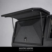 Bâche de benne de camionnette en aluminium noir mat à triple porte avec portes à vérins à gaz et rails MOLLE à fente en T