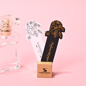 Papier poreux léger avec logo doré avec bande Papier de testeur de parfum d'usine Papier de carte de parfum noir - Product Image 1