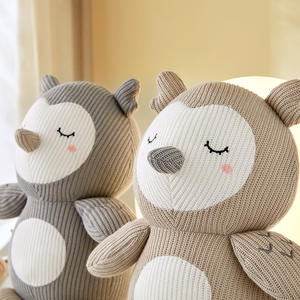 Brinquedos de Bebê em Tricô e Crochê - Animais de Pelúcia - Companheiro Confortante - Brinquedo de Pelúcia Ultra Macio - 25cm 2 Cores Sortidas. Corujas de Tricô - Product Image 4