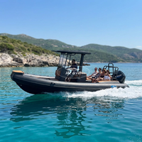 Bateau semi-rigide gonflable Hedia 7,6 m (25 pieds) en aluminium robuste à coque en V profond, avec moteur hors-bord de 300 CV, pour la pêche et les excursions.
