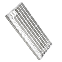 Inserts antidérapants galvanisés pour l'extérieur Jauge de bande de roulement d'escalier en métal nez pour l'industrie Marches d'escalier antidérapantes pour usage commercial