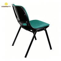 Chaise d'école ergonomique empilable moderne pour salle de classe, avec coussin durable et écologique, idéale pour les études et les conférences.