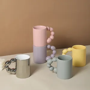 Yaratıcı tasarım hediye seti özel logo mat sır İskandinav seramik çay bardağı porselen kahve kupa benzersiz kolu ile