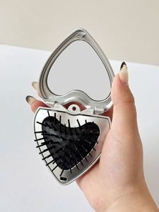 หวีนวดแบบพกพา รูปหัวใจ น่ารัก ขนาดเล็ก พร้อมกระจกแต่งหน้าในตัว พับได้ - Product Image 4