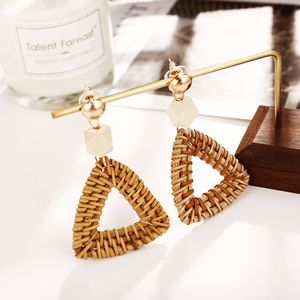 2019 Venta caliente de madera Triangular tejido marrón café color de protección del medio ambiente pendientes - Product Image 1