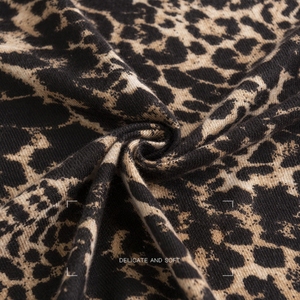 Sciarpe e Scialli Tradizionali con Nappe 2026 di Tendenza, <span class=keywords><strong>Elegante</strong></span> Sciarpa Nera con Stampa Leopardata per Donna - Vendita all'Ingrosso - Product Image 5