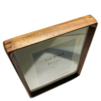 Cadre photo en bois pour cadeaux promotionnels et d'affaires, noyer, coins arrondis avec joints à mortaise et tenon