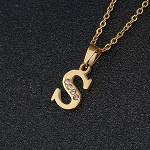 Moda nueva chica estudiante pareja novias 26 suerte oro inglés letra colgante Acero inoxidable collares iniciales - Product Image 3