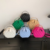 2025 Damen wasserdichte kleine Umhängetaschen Weiche koreanische Umhängetaschen im westlichen Stil Pearl Wholesale Trendy Lady Handtaschen/