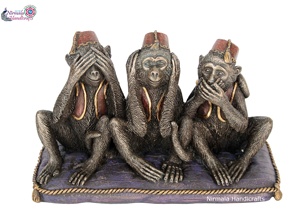 Nirmala Handicrafts - Estatua de Tres Monos de Resina de Poliéster de Mahatma Gandhi, Hecha a Mano en Rajasthan, Regalo para Diwali, Cumpleaños, Boda - Product Image 3