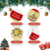 Chaussette de Noël Homely Timeless en polyester rouge vif, ton rouille, avec imprimé botanique festif et bordure, pour décoration murale de fêtes