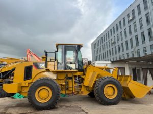 Chargeuse CAT 966F d'occasion prête à l'emploi, engrenage hydraulique stable pour le travail de stockage en vrac dans les entrepôts de roches - Product Image 5