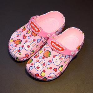 Sandales de jardin en <span class=keywords><strong>plastique</strong></span> pour enfants, prix d'usine, sabots de plage, plateforme d'étiquette de dessin animé, chaussures de jardin imperméables, douces pour bébés, nouveau - Product Image 2