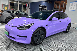 Vinilo para rotulación de vehículos, color lavanda púrpura, PET de 6.5mil, alto brillo, con tecnología Air Release, antiarañazos, para cambio de color automotriz de carrocería completa. - Product Image 2