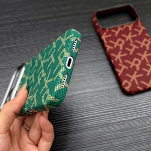 เคสโทรศัพท์แม่เหล็กเนื้อคาร์บอนไฟเบอร์สุดหรูสำหรับ iPhone 17 15 16 Pro Max 17 Air รองรับการชาร์จไร้สาย ดีไซน์บางเฉียบ ป้องกันอย่างดี - Product Image 3