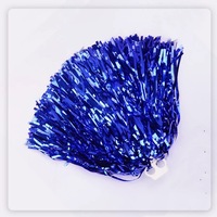 Vente en gros bon marché de pompons à fleurs denses et fines en PVC pompons à main pour les matchs de football.