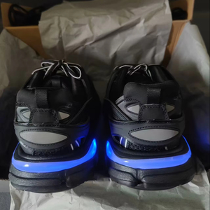 Zapatillas deportivas gruesas con luces LED negras para hombre, parte superior de malla transpirable, estilo urbano, informales. - Product Image 6