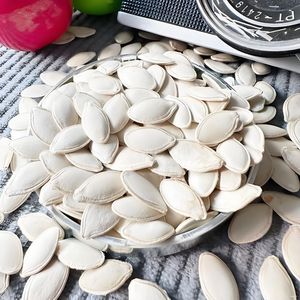 Graines de citrouille blanche fraîches biologiques en gros avec coquilles, taille 11 cm, provenant d'une usine chinoise - Aliments biologiques de haute qualité. - Product Image 4