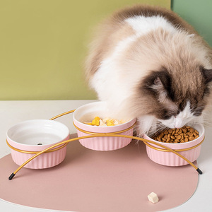 Tazones de cerámica para gatos 3 en 1, color rosa con marco dorado, para alimentar y dar de beber a las mascotas. - Product Image 2
