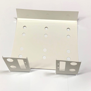 Feuille de polypropylène ignifuge blanche, découpée par estampage, pour isolation d'équipements électriques industriels - Product Image 1