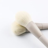 Pinceaux de maquillage de luxe vegan pour le visage, les lèvres, la poudre et les sourcils, manche en bois synthétique, haute qualité, faible MOQ, vente en gros