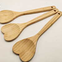 Ensemble d'ustensiles de cuisine en bambou naturel, cuillère en forme de cœur, spatule, cuillère à pâtes, outils de cuisine écologiques, logo personnalisé disponible