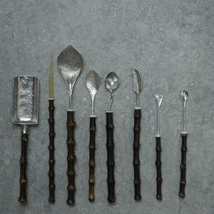 Juego de Té de Aleación con Mango de Bambú, Seis Herramientas para la Ceremonia del Té, Forma Plana, Origen Anji - Product Image 1