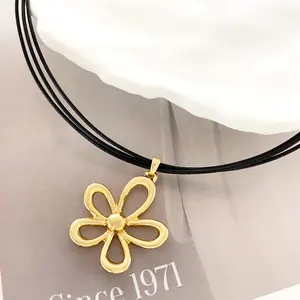 Fabricant de bijoux de mode femme tour de cou en cuir plaqué or collier pendentif fleurs