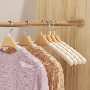 Cintres à vêtements en bois massif antidérapants, épaissis, de type crochet rectangulaire, pour magasins de vêtements et usage domestique - Product Image 3