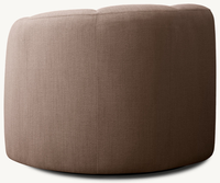 Chaise à dossier arrondi, formes fluides et élégantes, proportionnement confortable, inspirée de la couture artisanale