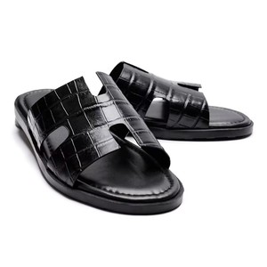 Nouvelles tongs en cuir pleine fleur pour hommes, style coréen 2025, sandales d'été tendance pour l'extérieur, chaussures de plage, pantoufles, logo personnalisé - Product Image 5