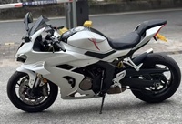 Moto sportive QJMotor SRK600 600cc 4 cylindres refroidie par eau, pour trajets quotidiens, puissante, confortable, à essence