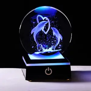 Dolphin Dekorasi Kaca Patung Kustom 3D Laser Terukir Crystal Dolphin Hadiah Crystal Ball Led Base