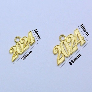 2026 2025 Año Nuevo colgante graduación borla encanto venta al por mayor año encantos para borla Diy fabricación de joyas - Product Image 3