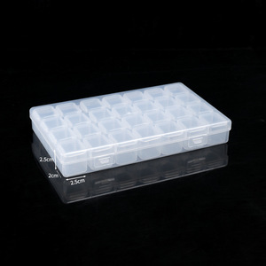 Caja de almacenamiento de joyas transparente con 28 compartimentos, tapa y compartimentos para organizar piezas de abalorios para decoración de uñas, tamaño de 2,5 cm - Product Image 1