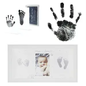 新颖设计的塑料婴儿相框新生儿登记拼贴，带有手印和脚印
