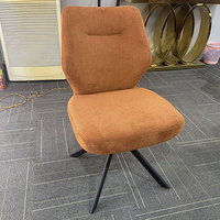 Chaise de salle à manger moderne et élégante avec accoudoirs en tissu pivotants et fonctionnalités réglables pour la maison, le bureau ou l'appartement